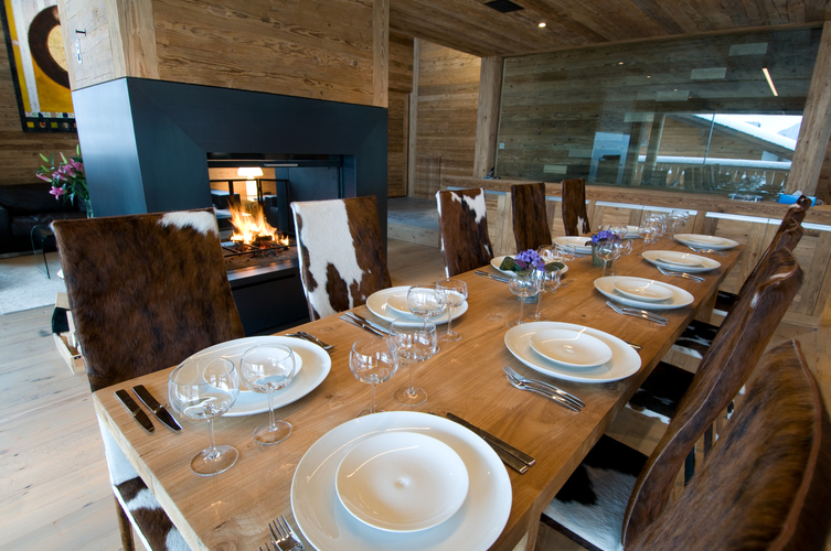 chalet-habana-verbier-salle-a-manger-table-dressee-05.jpg