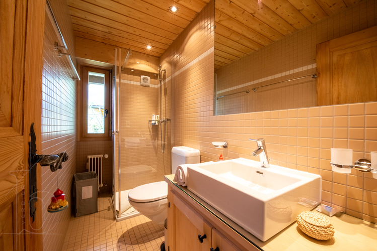 appartement-pelican-259-verbier-salle-de-bain-lavabo-06.jpg