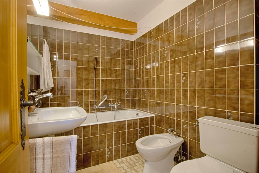appartement-flaminia-431-verbier-salle-de-bain-baignoire-09.jpg