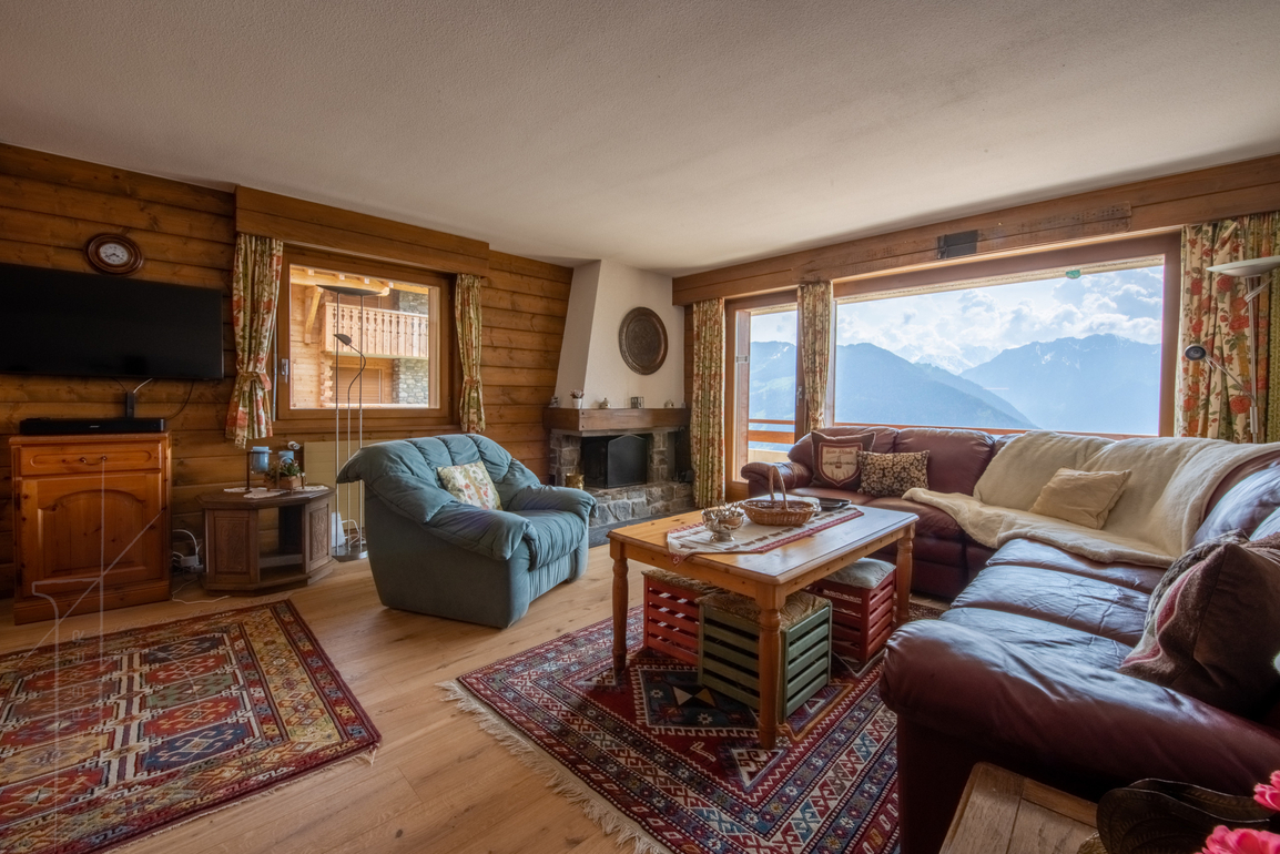 appartement-flaminia-223-224-verbier-salon-cheminee-01.jpg