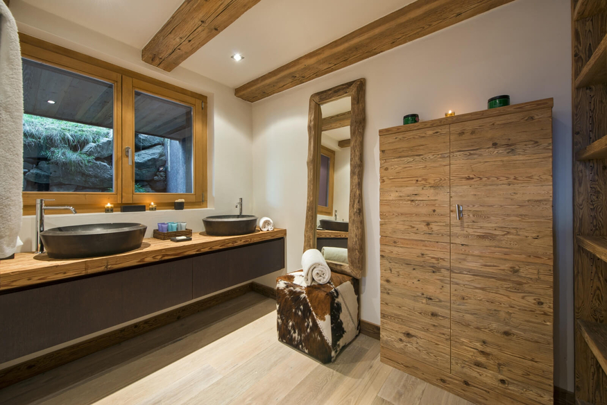 chalet-alpin-roc-verbier-salle-de-bain-double-vasque-09.jpg