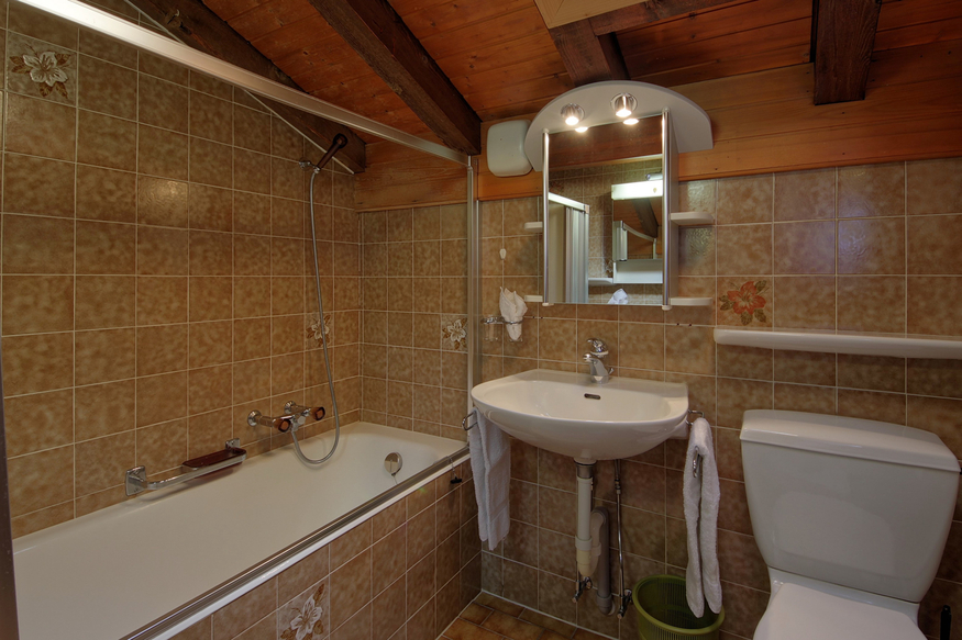 appartement-mondzeu-c271-verbier-salle-de-bain-lavabo-15.jpg