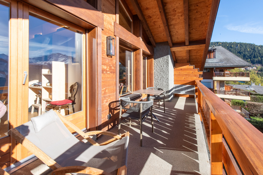 appartement-marjolaine-321-verbier-terrasse-chaises-longues-16.jpg